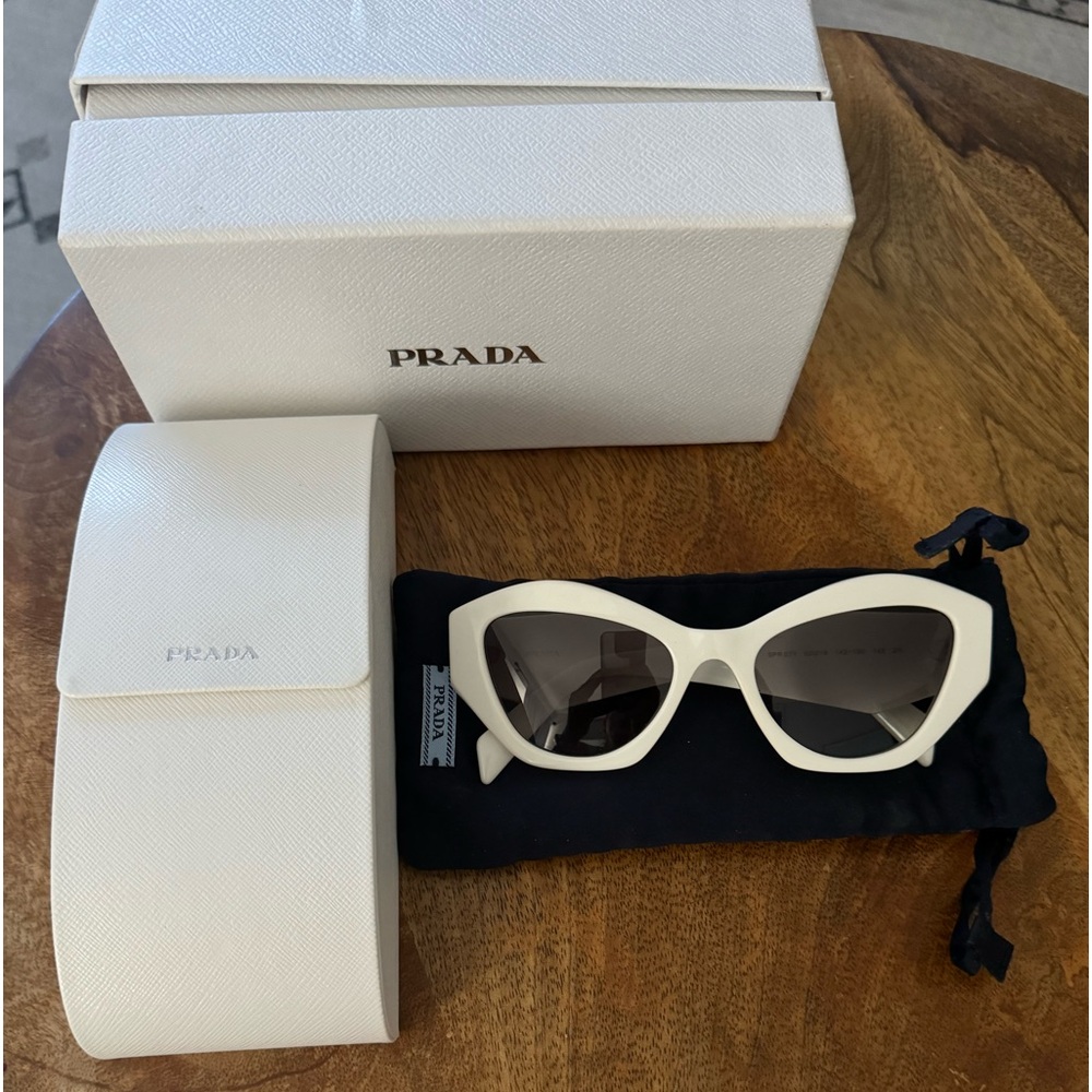 100% AUTHENTIC PRADA WHITE SUNGLASSES PR 07YS